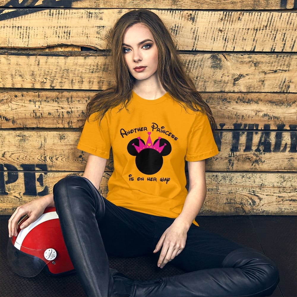Camiseta mujer Another princess is on her way - Imagen 2
